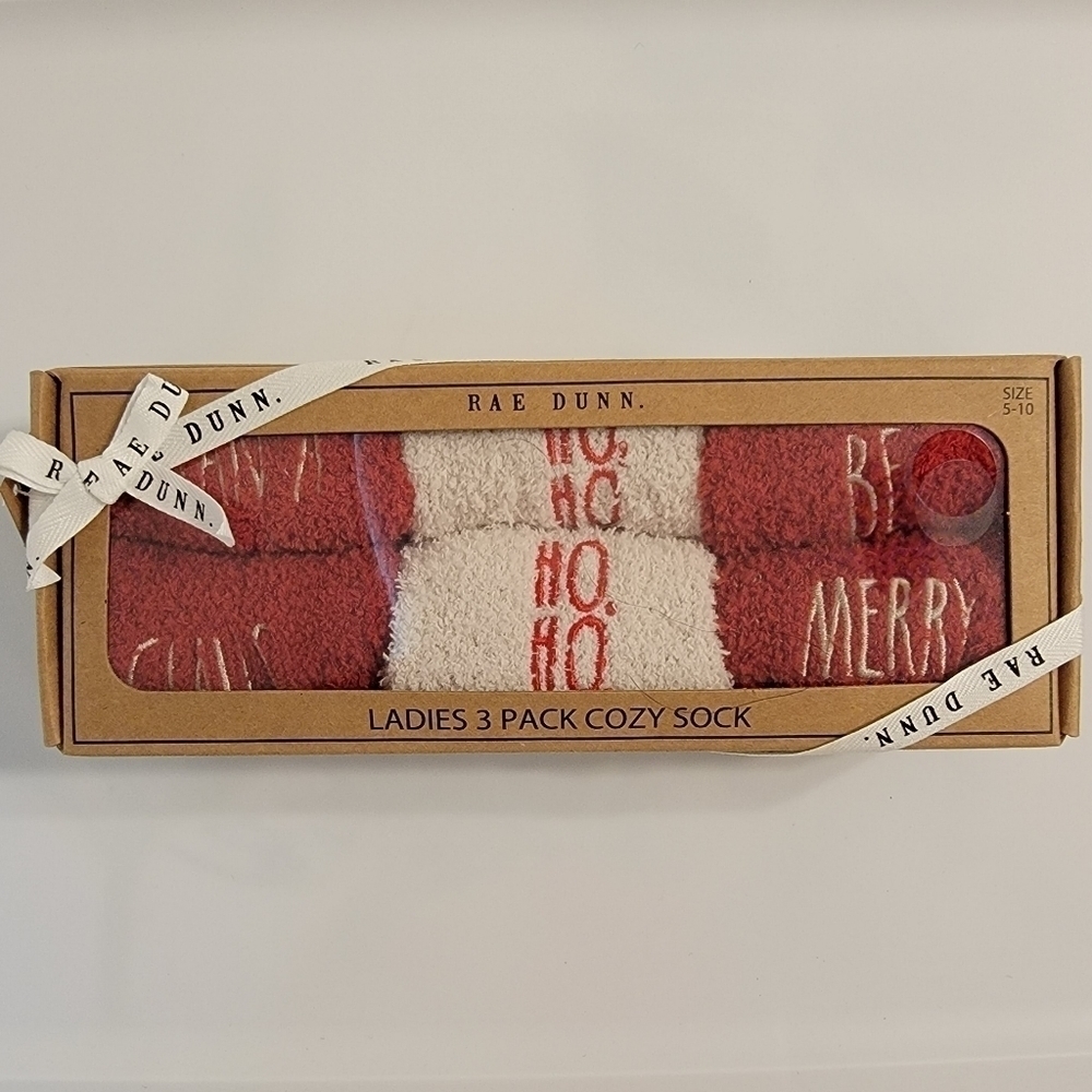 Rae Dunn Ladies Christmas 3 pk Cozy Socks